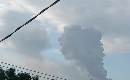 Minggu Pagi, Gunung Dukono Maluku Utara Meletus dan Semburkan 2,6 KM Abu Vulkanik