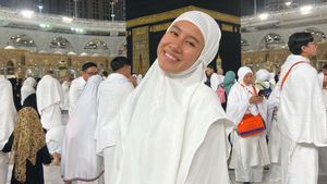 6 Potret Wajah Natural Shenina Cinnamon saat Jalani Umrah, Netizen Kagum karena Terlalu Manis