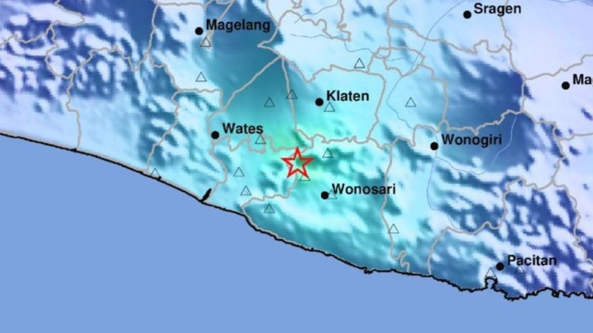 バントゥルを揺るがしたM4.5の地震でジョグジャの住民が走り回る