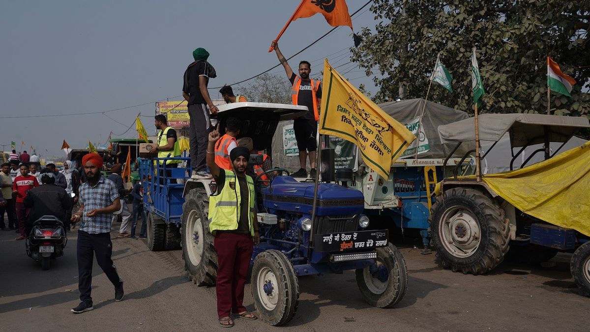 سيارة رسمية تضرب متظاهرين وستة قتلى في مظاهرة للمزارعين في الهند
