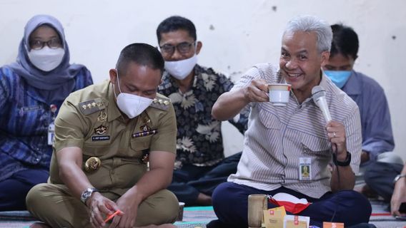 Ganjar Ikut Rapat Virtual dengan Menko Luhut dari Desa Gunungsari, Efeknya Susah Sinyal