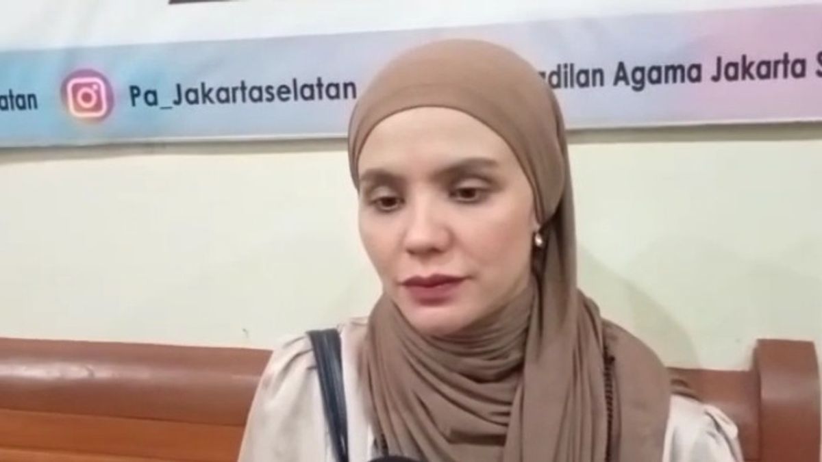 Sad, Aldilla Jelita's Birthday During The First Trial Of The Divorce Lawsuit Against Indra Bekti