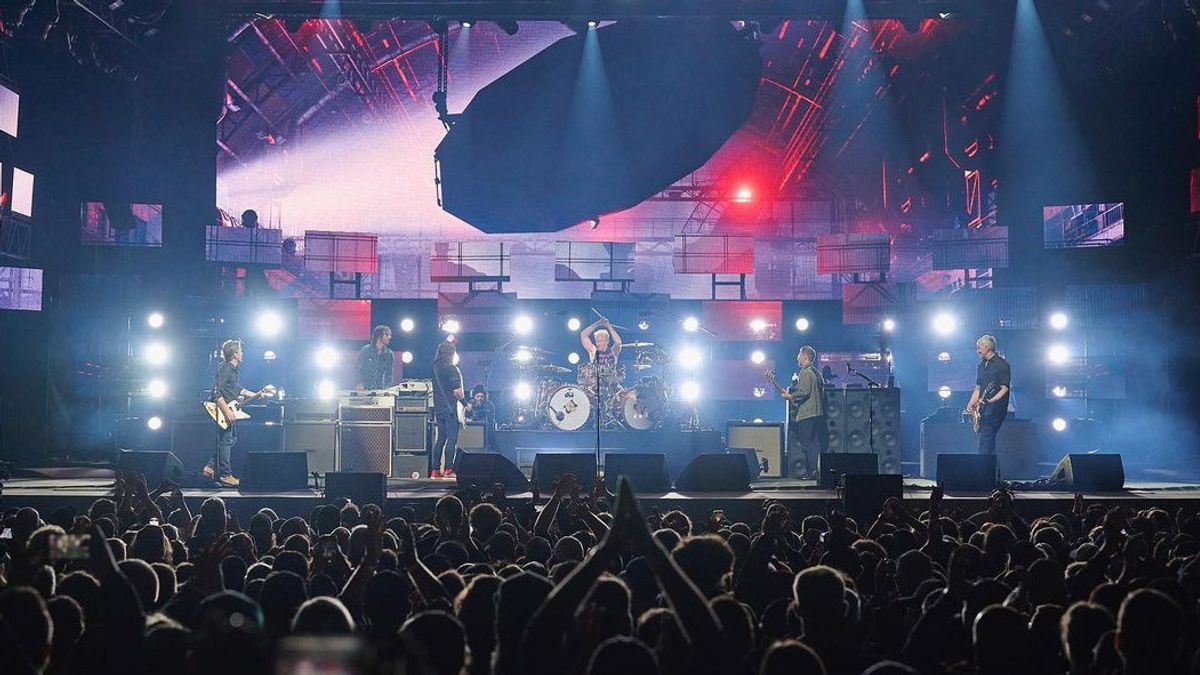 Foo Fighters Mainkan Konser Resmi Pertama Bareng Drumer Baru Josh Freese, Tonton Cuplikannya!