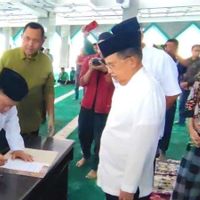 因为敬拜是沙赫杜,尤素福·卡拉(Jusuf Kalla)承认清真寺的声音声已经由DMI管理了很长时间。