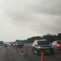 Chaos Lebaran di Tol Japek! Contraflow Darurat Diberlakukan, Ribuan Kendaraan Sempat Tersendat