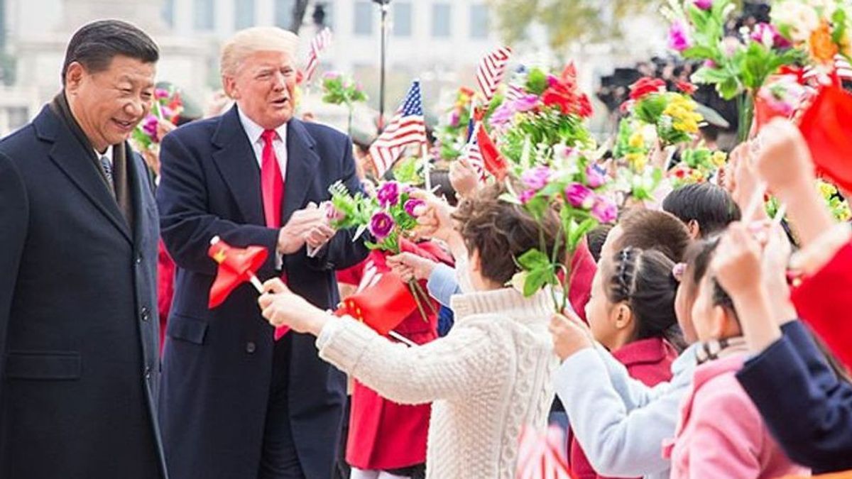 他们祈祷特朗普尽快痊愈， 继续与中国的神经战争