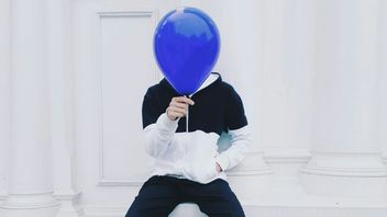 不寻常的， 这个匿名的人声称有一个气球恋物癖