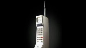 Mengetahui Sejarah Penemuan Handphone: Perkembangan Teknologi yang Mengubah Dunia