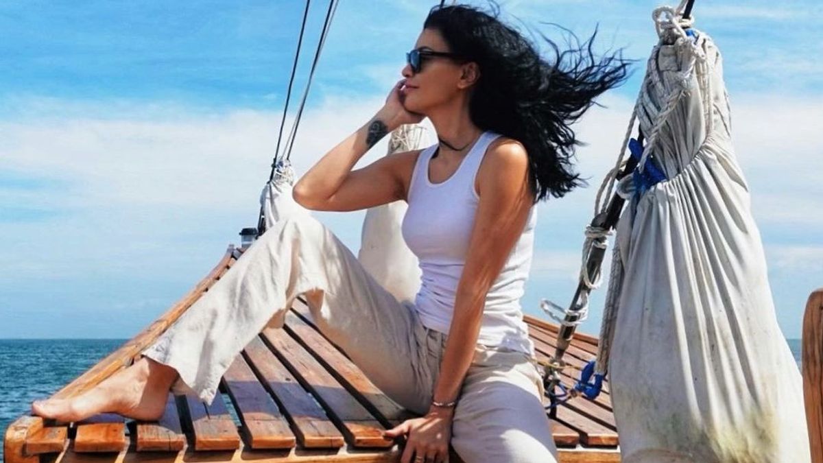 Pose Cantik di Kapal, Sophia Latjuba Posting ‘Ogi Mu Tokka’ Saya Orang Bugis, Netizen Mampir
