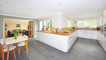 حيل جعل المطبخ يبدو فاخرا دون الحاجة إلى استبدال جميع الأثاث