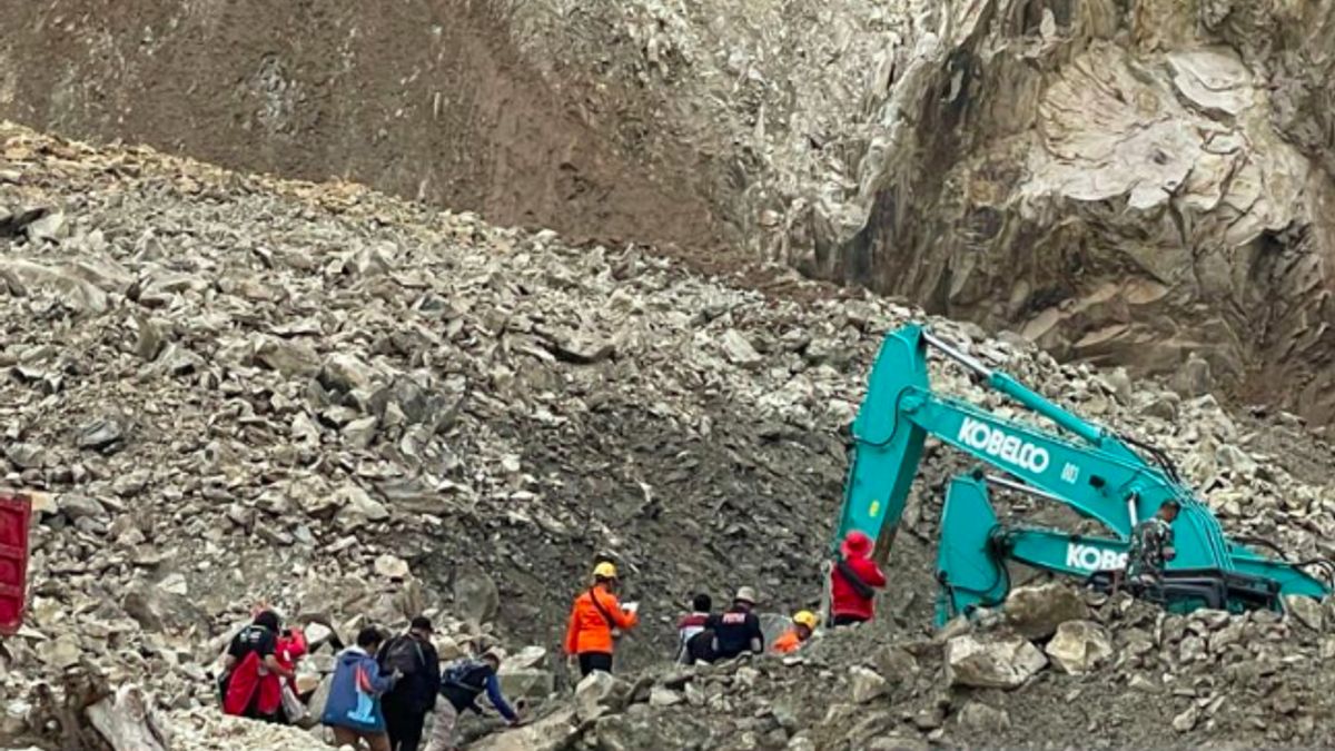 14 Korban Tewas Longsor Tambang Gunung Kuda Berhasil Dievakuasi