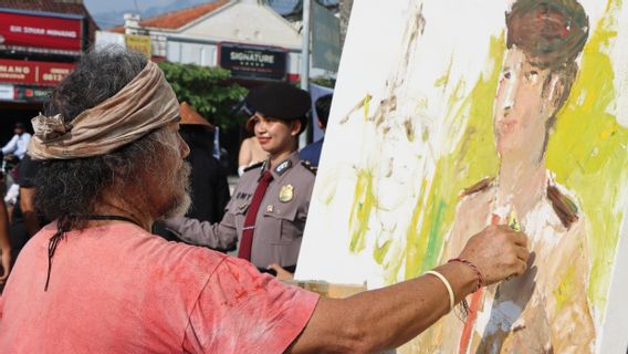 Dozens Of Artists Crowded Painting Figures Of Police Members At Borobudur Temple