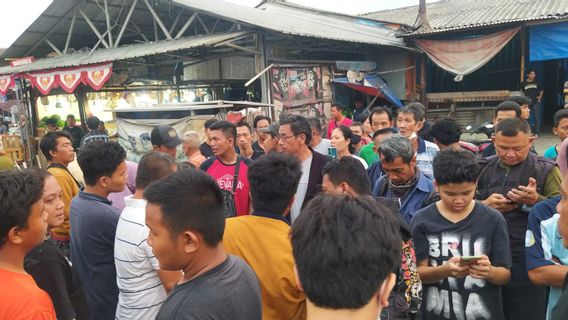 Thugs Who Are Diligent, Hit And Damaged The Lapak Of Kutabumi Market Traders In Tangerang Allegedly Related To Forced Relocation Efforts