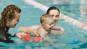 Waktu yang Tepat untuk Mengajari Anak Berenang