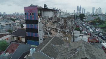 انهيار مبنى من أربعة طوابق، يصبح ثلاثة أشخاص ضحايا