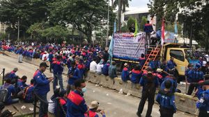 Bukan di DPR, Massa Aliansi Gerakan Buruh Bersama Gelar Demo di Istana Negara