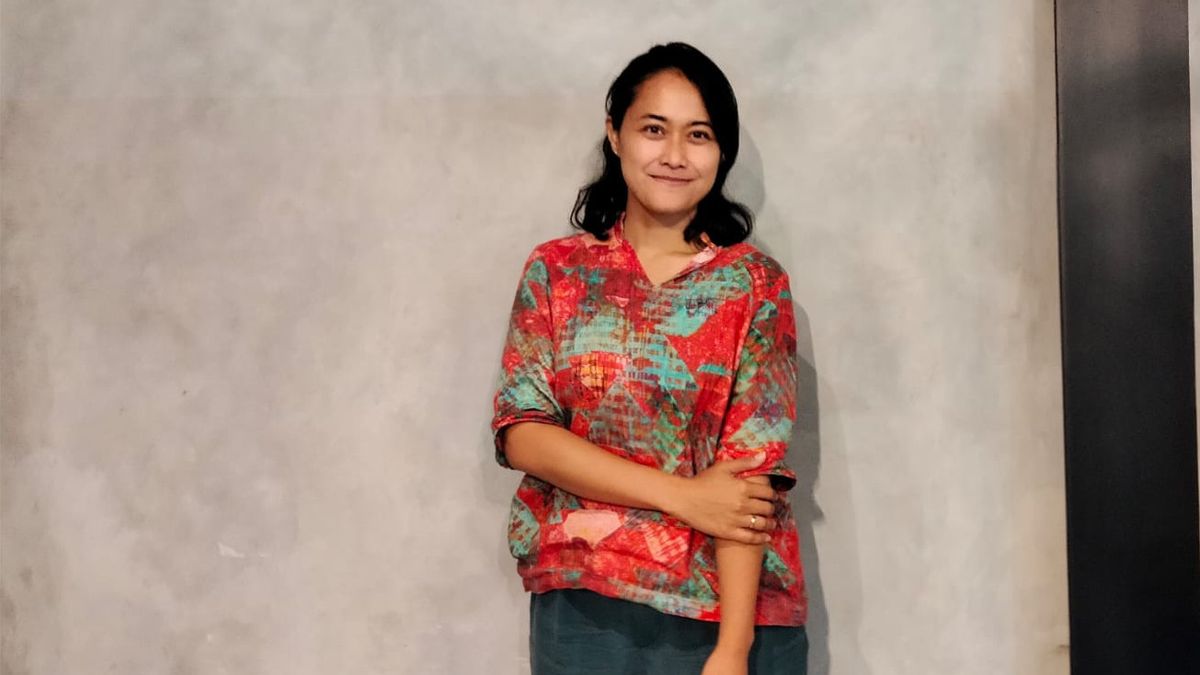 Putri Ayudya's Challenge To Become A Lame Grandma In The Movie God Asks For Money