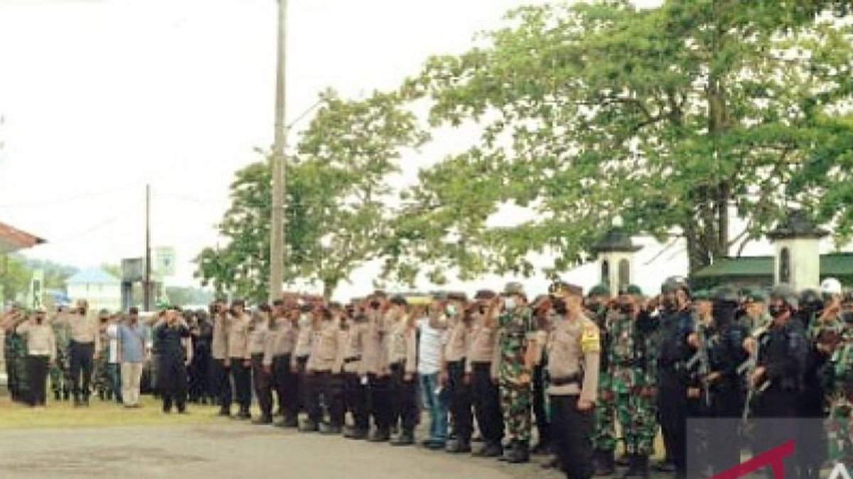 Police Deploy 500 Personnel To Secure Traditional Ritual Of Sweeping In Morela And Mamala, Central Maluku.