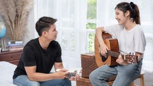 Stop Basa-Basi! Ini Daftar Lagu untuk Crush Cowok Nggak Peka Biar Langsung Sadar 