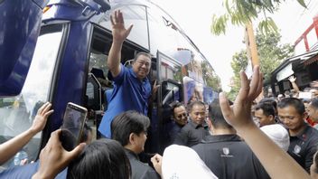 总统苏西洛·班邦·尤多约诺(Susilo Bambang Yudhoyono)在2013年4月21日的今日记忆中正式放弃了民主党的两项职位