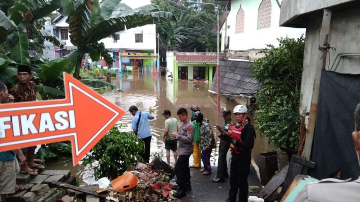 Kemenag Beri Santunan Korban Ambruknya Tembok Pembatas MTsN 19 Jakarta yang Tewaskan 3 Siswa