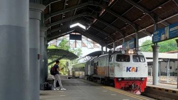这是KNKT的特别小组,负责调查Turangga-Commuterline Bandung Raya列车的“Adu Banteng”