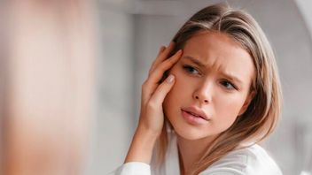 顔の肌が暗くなる原因とそれを効果的に明るくする方法