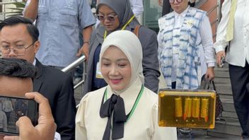 阿塔利亚·普拉拉蒂出席离婚听证会，律师否认第三者问题