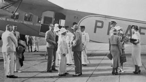 Ticketing Strategy: Efforts To Increase Interest In People Riding Aircraft In The Dutch East Indies Era