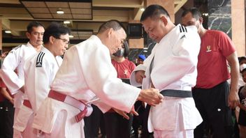 Get Dan-5 Judo And Certificate From Lieutenant General Maruli, General Dudung Direct Demo Of Kicking Technique