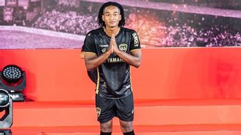 Young Indonesian Player Ronaldo Kwateh Officially Joins Thai Club Muangthong United