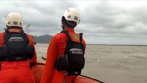 2 Kapal Nelayan di Pontianak Tenggelam Akibat Cuaca Buruk, Tim SAR Cari 13 ABK yang Hilang
