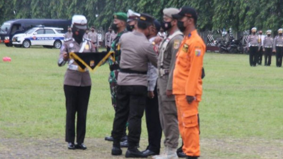 TNI Et Polri Plongent Des Milliers De Membres Du Personnel Garde Nu’s 34th Muktamar à Lampung, De Plus Il Y A VVIP