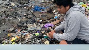 Ribuan Ikan Mati di Pantai Ternate, Polisi Terjun Bawa Sampel Air ke Lab