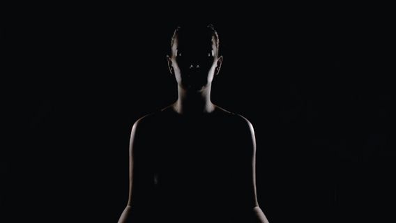 5分で内なる目を開く方法:安全の祈りから始まり、呼吸に集中する
