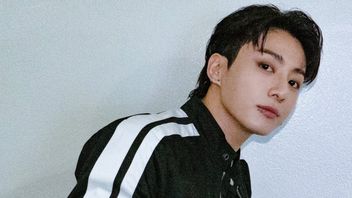 Jungkook Marks New Album With Standing Next To You