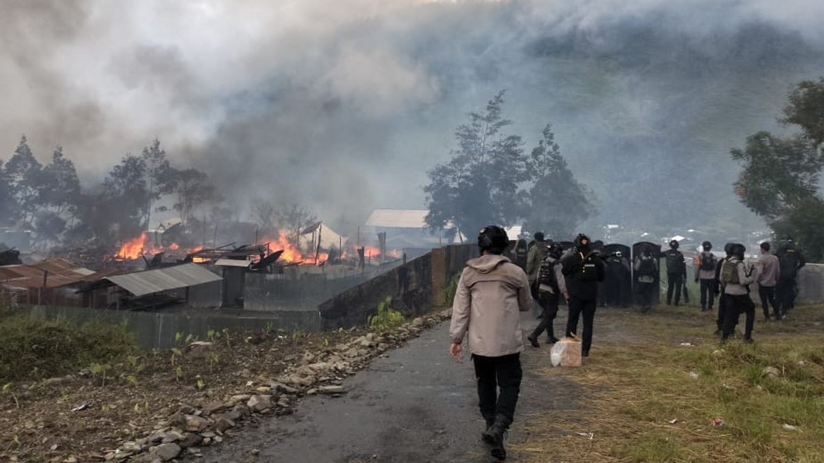 Conflit contre les partisans des élections à Puncak Jaya : 94 personnes blessées et 40 maisons incendiées