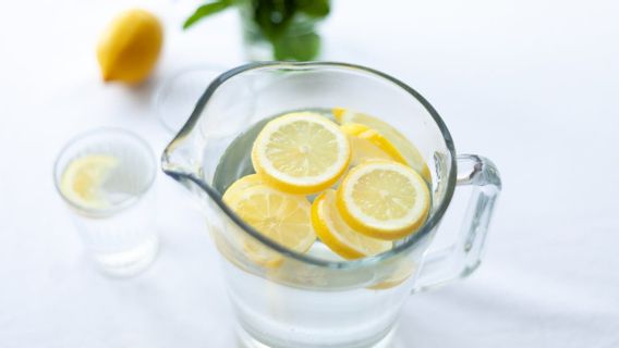 3 Efek Samping Minum Air Lemon secara Berlebihan