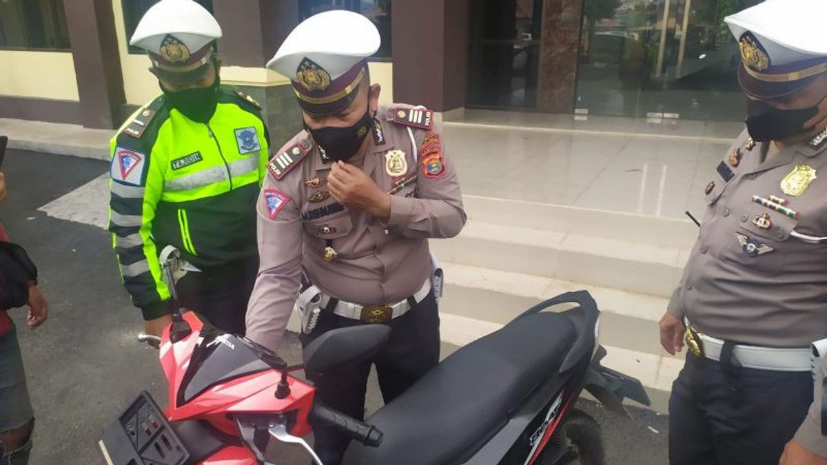 Thieves In Lampung Tenteng Senpi Assemblies Wanted To Find Victims, Were Immediately Thwarted By The Police Who Were On Patrol