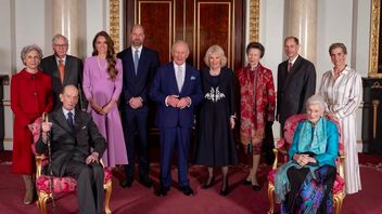 Raja Charles dan Keluarga Kerajaan Melihat Desain Monumen Nasional untuk Penghormatan Ratu Elizabeth