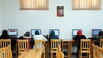 Teror di Sekolah, Enam Puluh Siswi Afghanistan Dilarikan ke Rumah Sakit Karena Keracunan