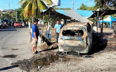 Polisi Selidiki Mobil Angkut BBM Terbakar Lalu Tabrak Pospol di Kupang