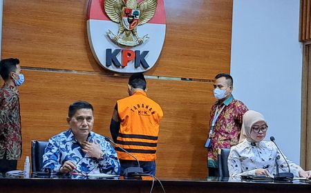 Bupati Mimika Eltinus Omaleng Tiba Besok di Gedung KPK