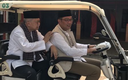 Sambangi Museum Betawi, Ridwan Kamil Keliling Setu Babakan Bareng Fauzi Bowo