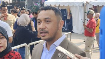 雅加达音乐大会2025年音乐市场正式开幕,Wamenbud Giring Ganesha向Iwan Fals购买Nidji商品