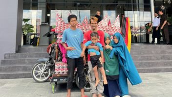 Perjalanan Penuh Makna: Menjemput Rindu dari Padang ke Bogor dengan Becak Ikonik