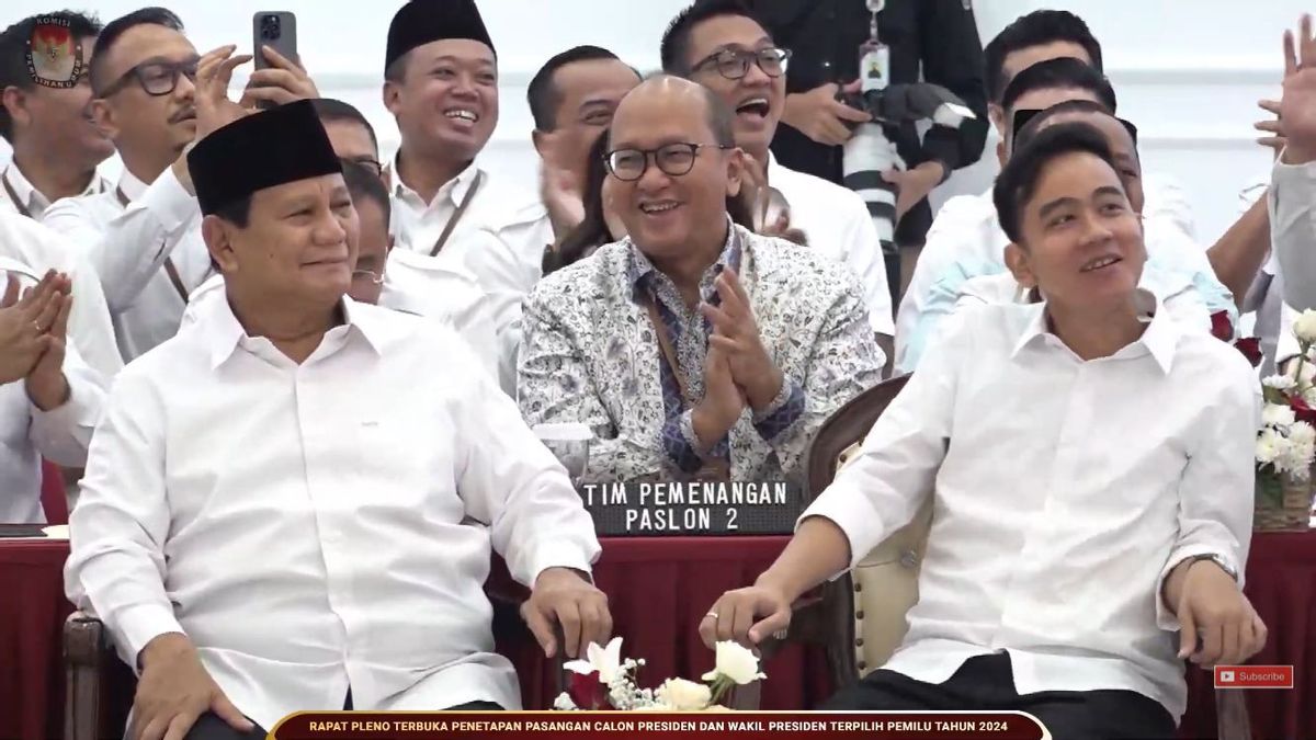 Le sourire de Semringah Prabowo-Gibran lorsqu’il est nommé président- vice-président élu lors des élections de 2024