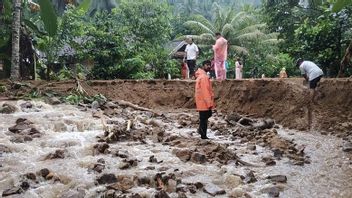 Satu Desa di Malang Terisolir Akibat Jembatan Putus Diterjang Banjir