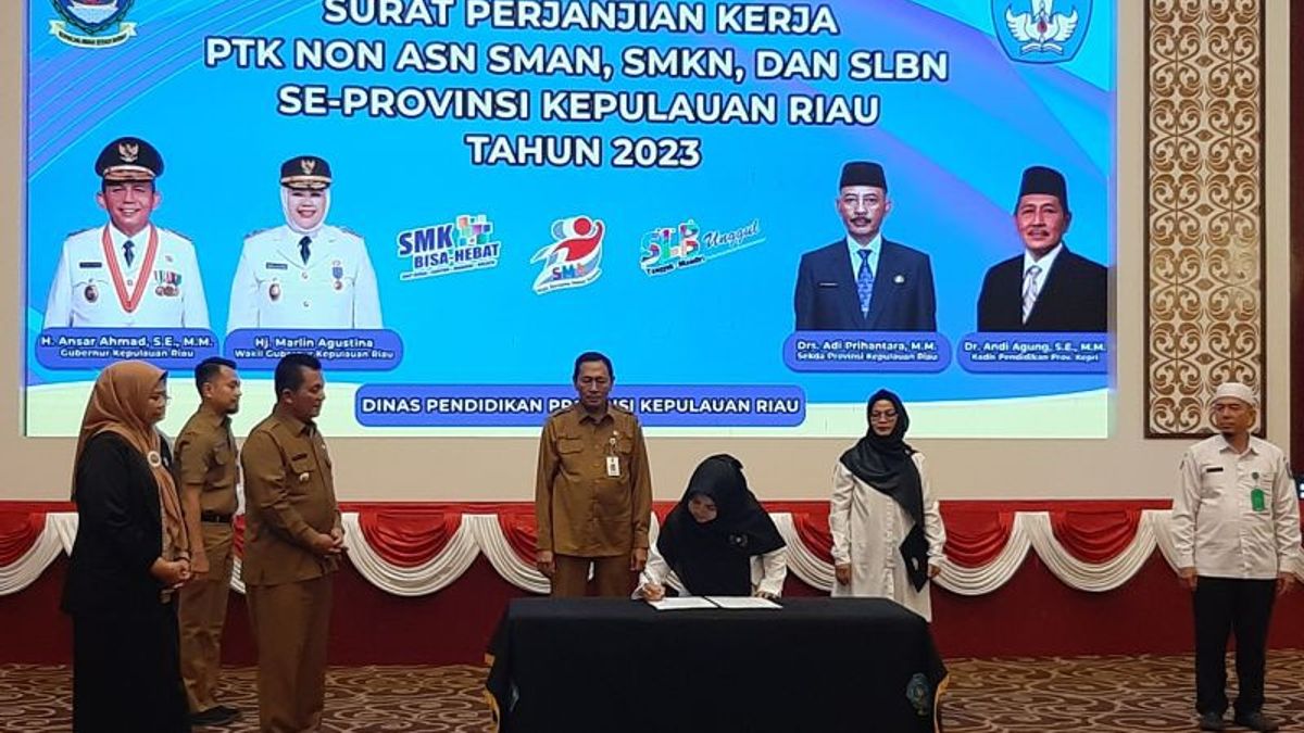 The Riau Islands Provincial Government Extensions Contacts 2,575 Non-ASN Employees