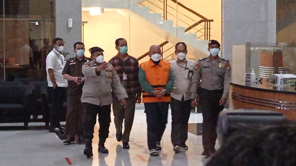 Bekasi Mayor Rahmat Effendi Leaves The KPK Building, Becomes A Suspect In A Bribery Case